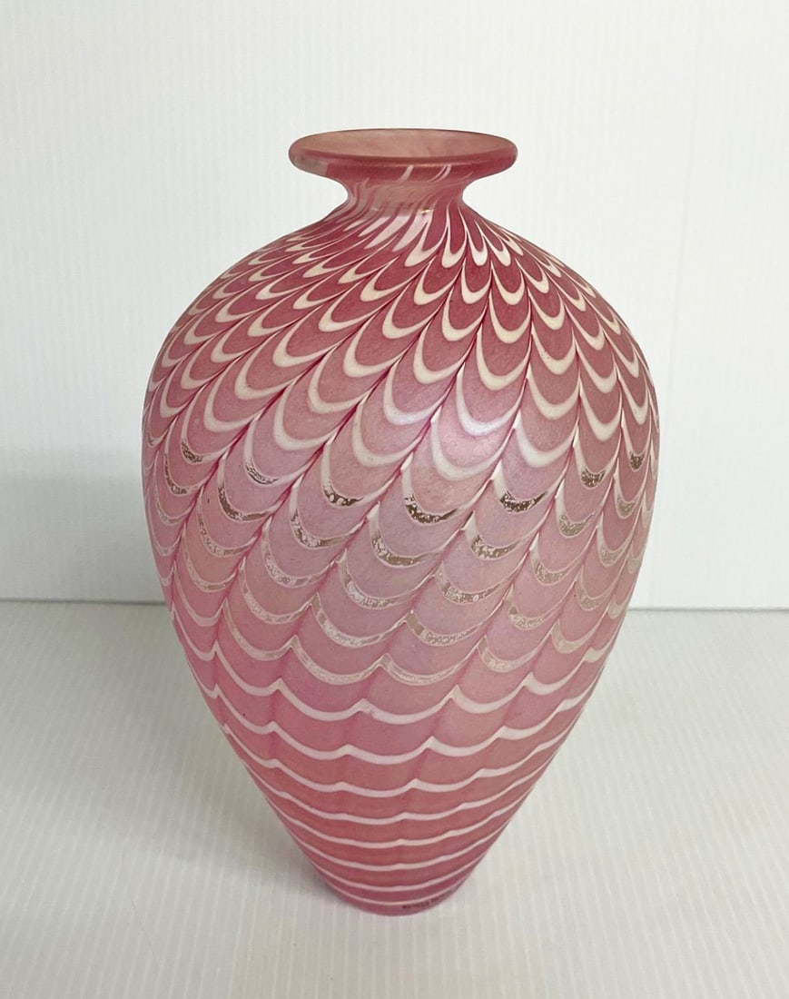 Kosta Boda Minos Art Glass Vase: Kosta Boda Swedish art glass Minos vase, pink iridescent color with a white pulled feather design, designed by Bertil Vallien, signed on underside of base Kosta Boda Artist Coll B Vallien 46489, circa