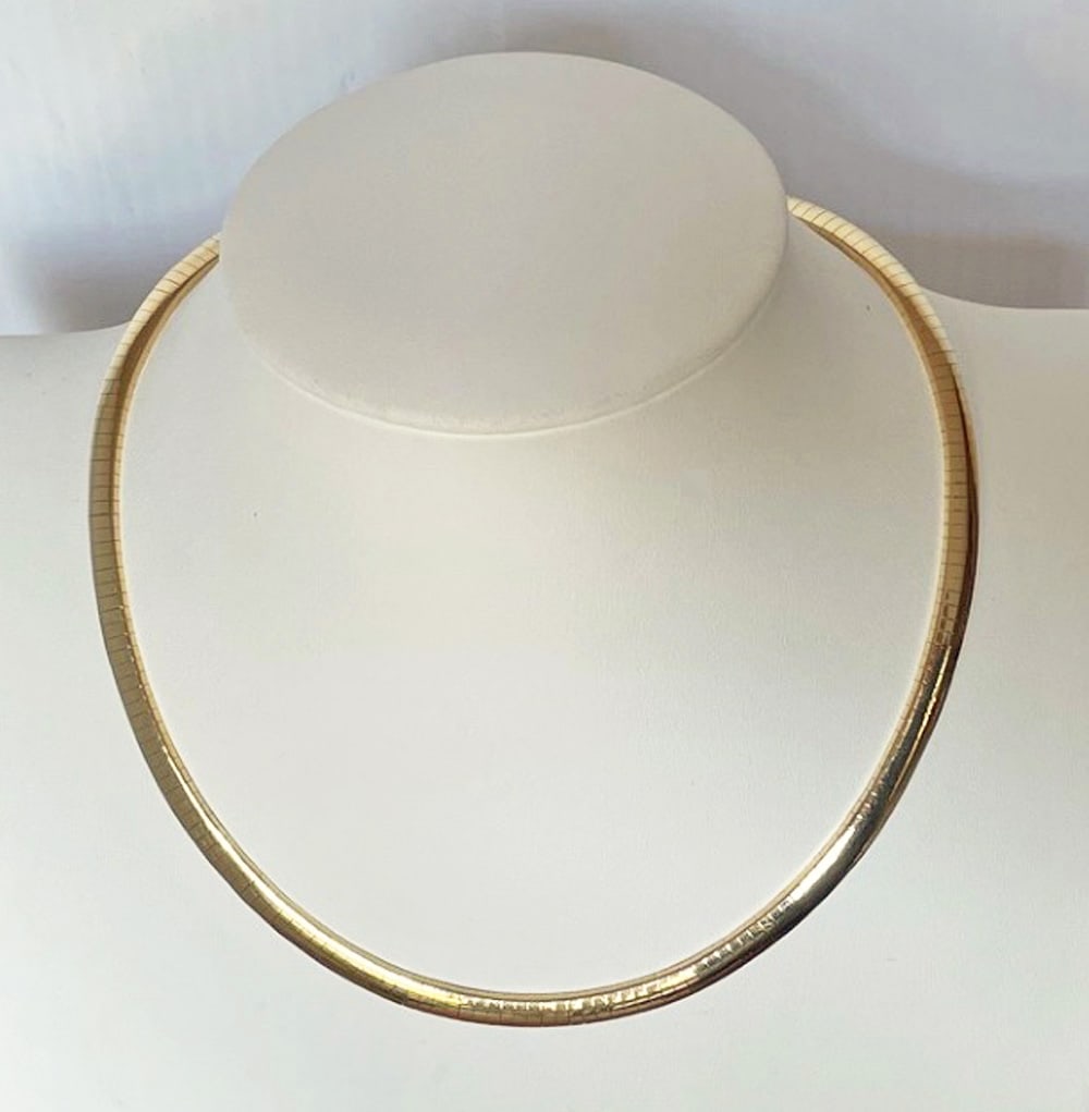 Italian 14k gold Omega necklace: Italian 14k gold Omega necklace, 16: long x 5mm wide, stamped 14k Italy, weight 30 grams