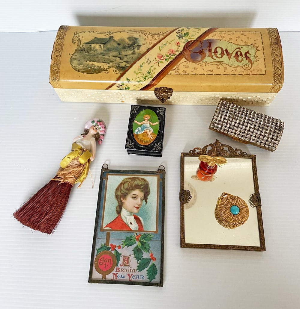Collection of Vintage Lady's Vanity Items (1 of 2)