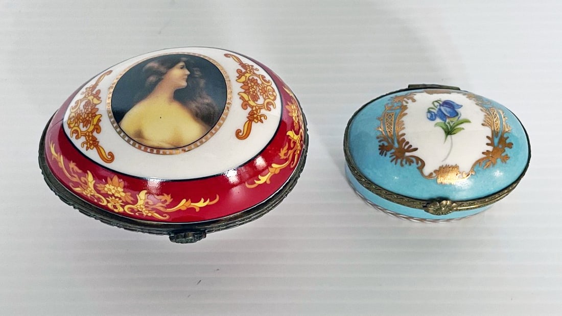Two Vintage Limoges Hand Painted Porcelain Trinket Boxes (1 of 3)