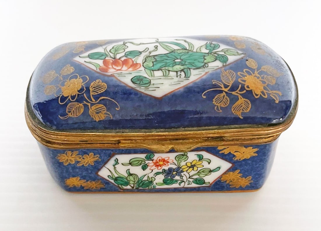 Vintage Chinese Hand Painted Porcelain Trinket Box (1 of 3)