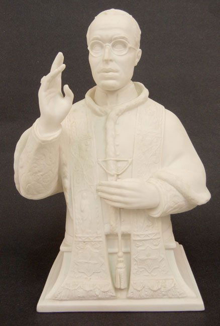 Boehm Pope Pius XII porcelain bust, 12" high x 8" acros: Boehm Pope Pius XII porcelain bust, 12" high x 8" across x 6 1/2" deep
