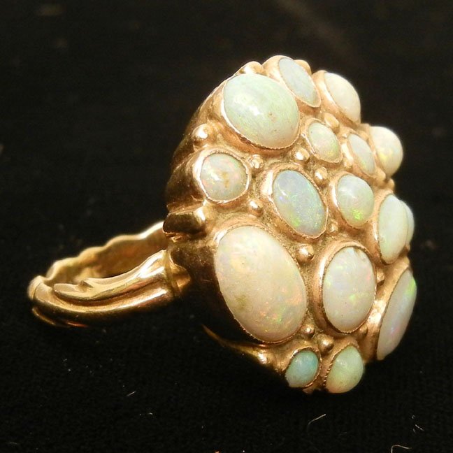 Gold and opal cluster ring, 14k gold mounting set with  - 2