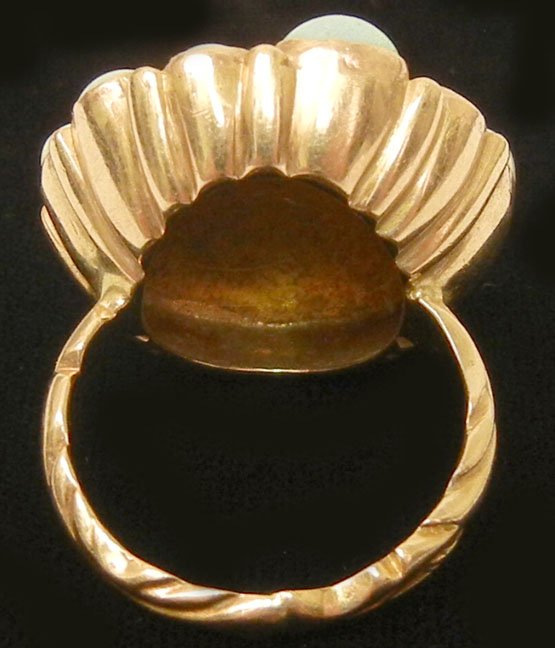 Gold and opal cluster ring, 14k gold mounting set with  - 4