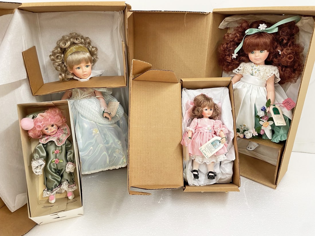 4 Robin Woods Dolls in Original Boxes (1 of 4)