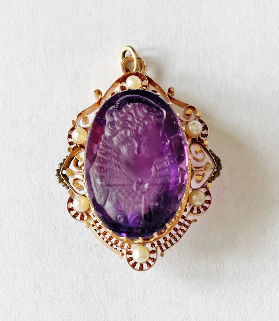 Victorian 14k Rose Gold Amethyst Cameo Pendant Brooch: Victorian 14k rose gold amethyst cameo pendant brooch, amethyst is carved in relief depicting a noble woman and prong set in ornate frame of 14k rose gold containing six small pearls, hinged bale for
