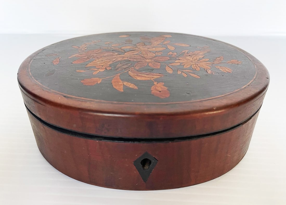 Inlaid Victorian Dresser Box: Inlaid olive wood Victorian dresser box, floral, foliate and line inlay on hinged lid, inlaid escutcheon, (no key), attached sticker on bottom "Olive wood box from Italy, about 1880, Martha Jobbins", 