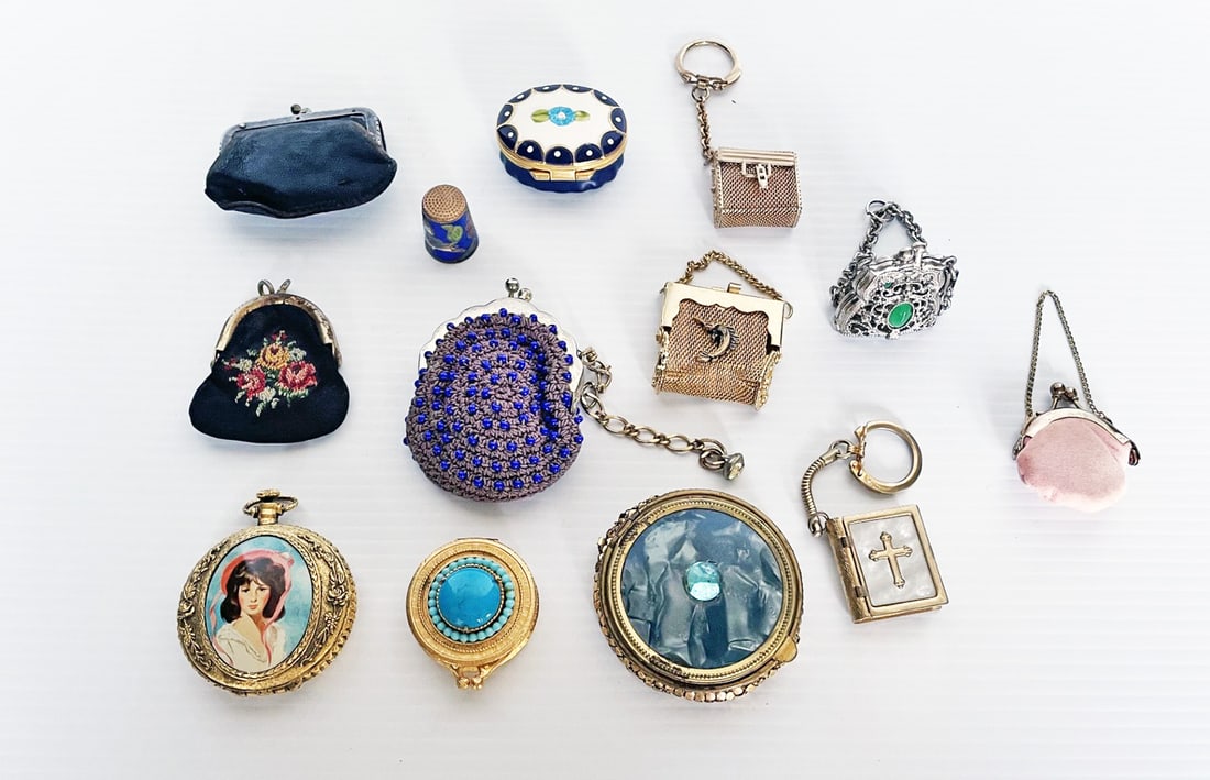 Collection of vintage Compacts and Coin Purses (1 of 2)