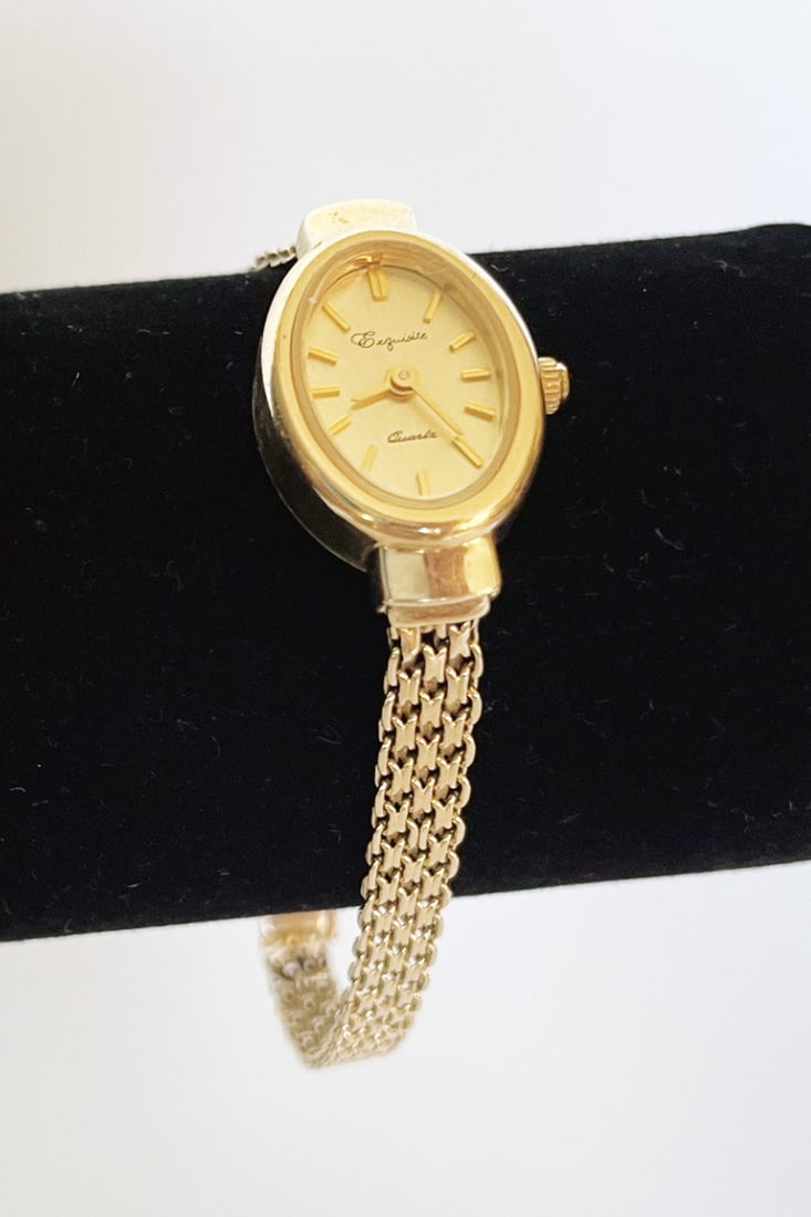 Lady's Exquisite 14k Gold Quartz Wristwatch: Lady's Exquisite 14k gold quartz wristwatch, case and mesh band are stamped 14k, 6.5" long, oval case measures .75" x .5", band is .25" wide, weight 11.0 grams complete