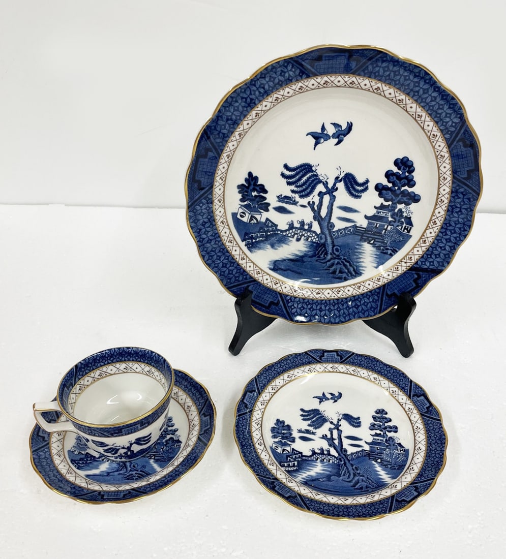 Royal Doulton Booths Real Old Willow Place Setting (1 of 2)