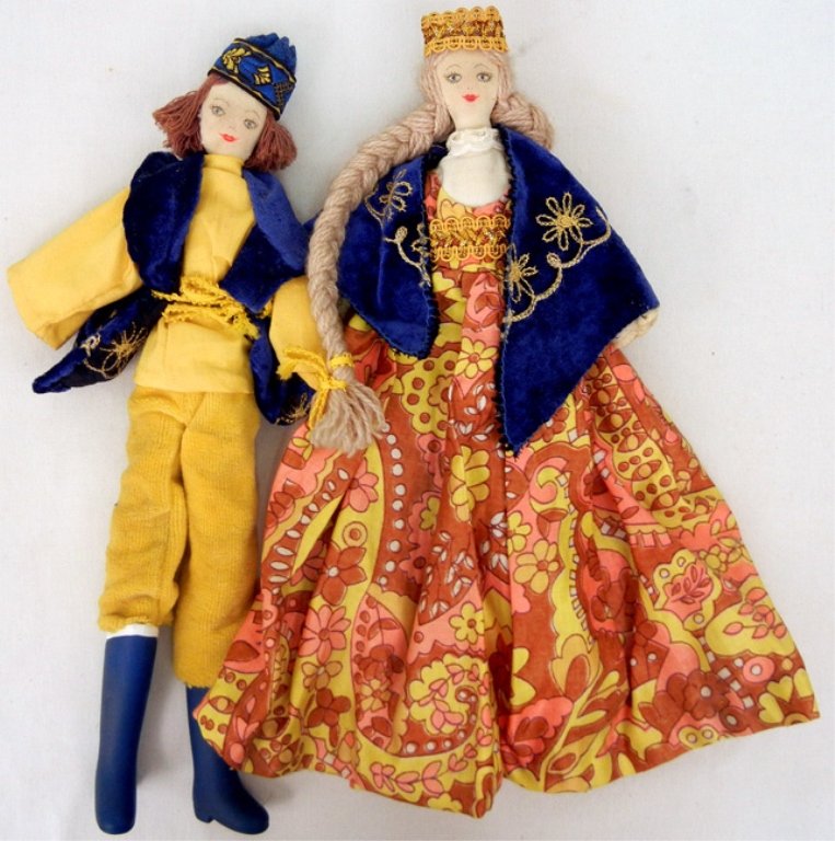 Two cloth dolls, wearing king and queen attire, painted: Two cloth dolls, wearing king and queen attire, painted faces, 12" high