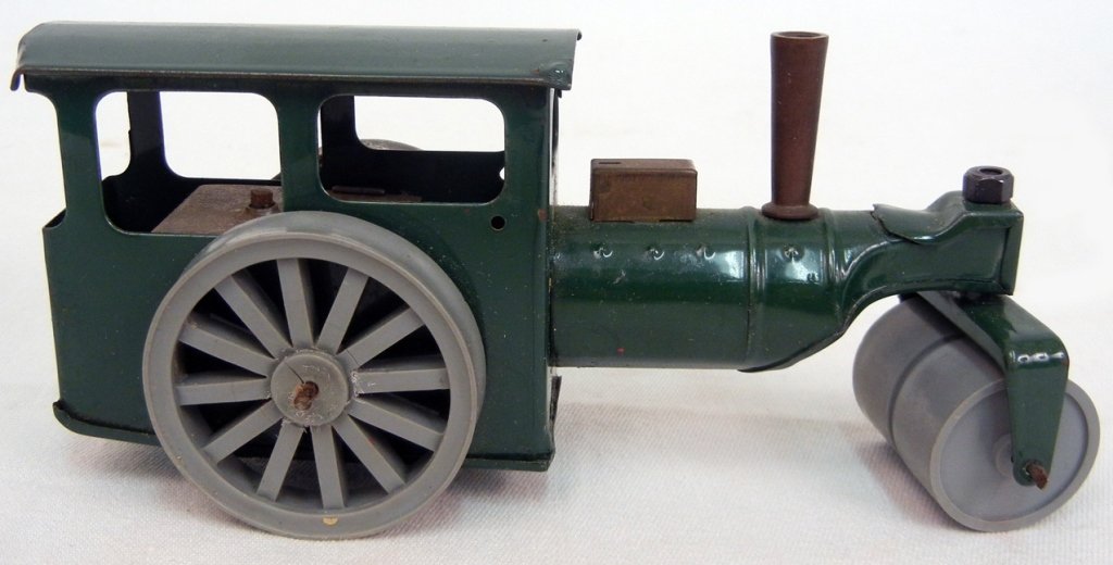 Tri-ang Minic toy Clockwork steam roller, wind up, with: Tri-ang Minic toy Clockwork steam roller, wind up, with out key, 2 /12" high x 5 1/4" long