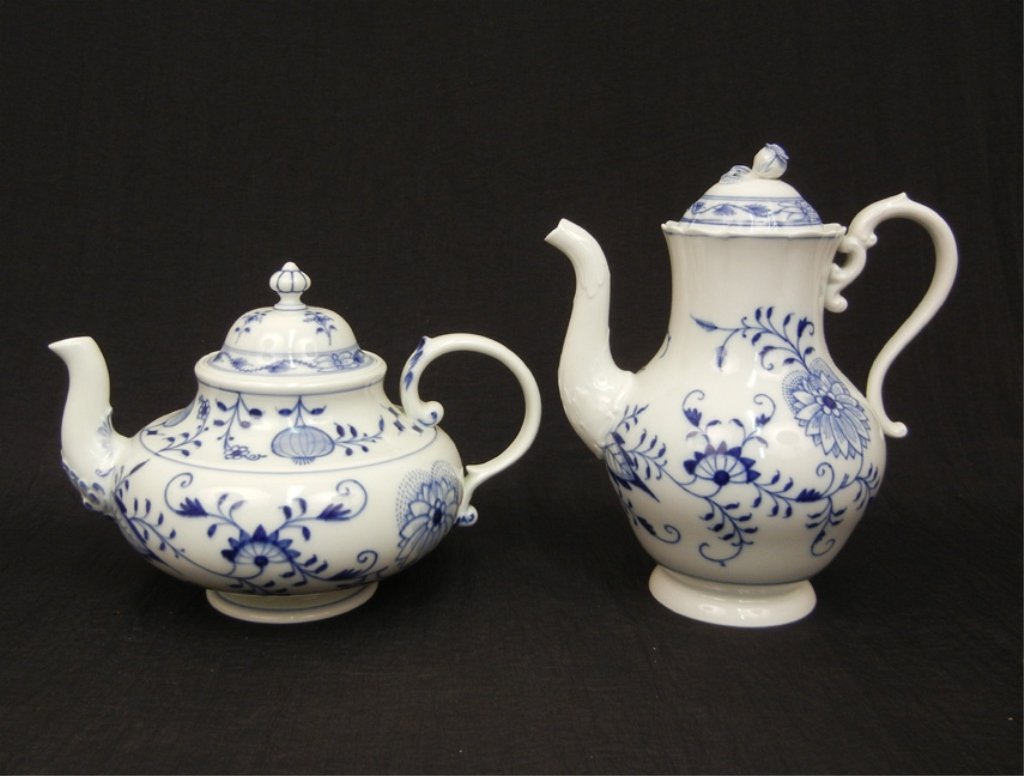 Meissen "Blue Onion" teapot and coffee pot, 7 1/2" and