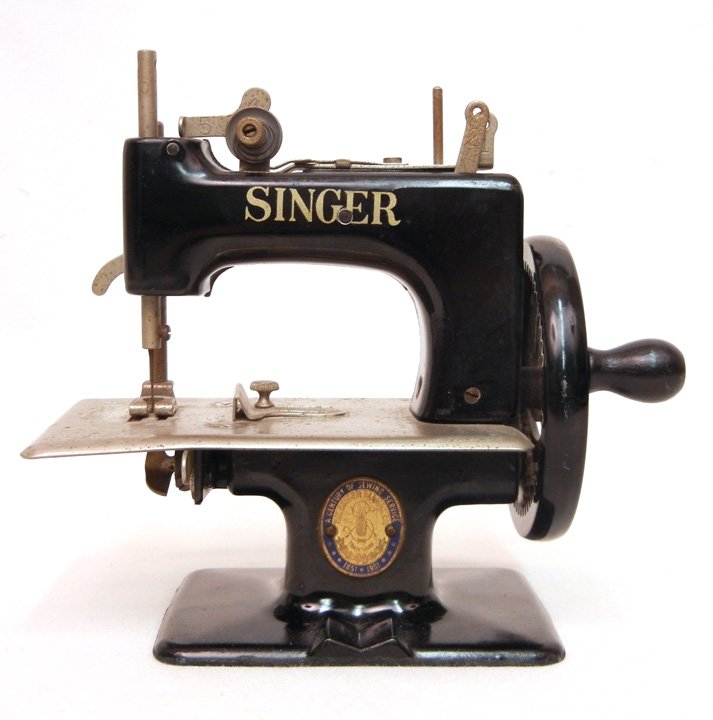 Child's Singer sewing machine,: Child's Singer sewing machine, 6 3/4" high x 7" across x 3 1/2" deep
