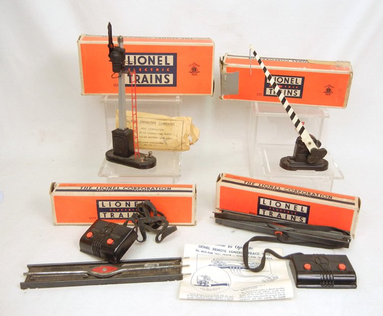 Lionel accessories in original boxes,: Lionel accessories in original boxes, including No. 151 Semaphore, No. 252 Automatic Crossing Gate, and two No. 6019 Remote Control Track Sets