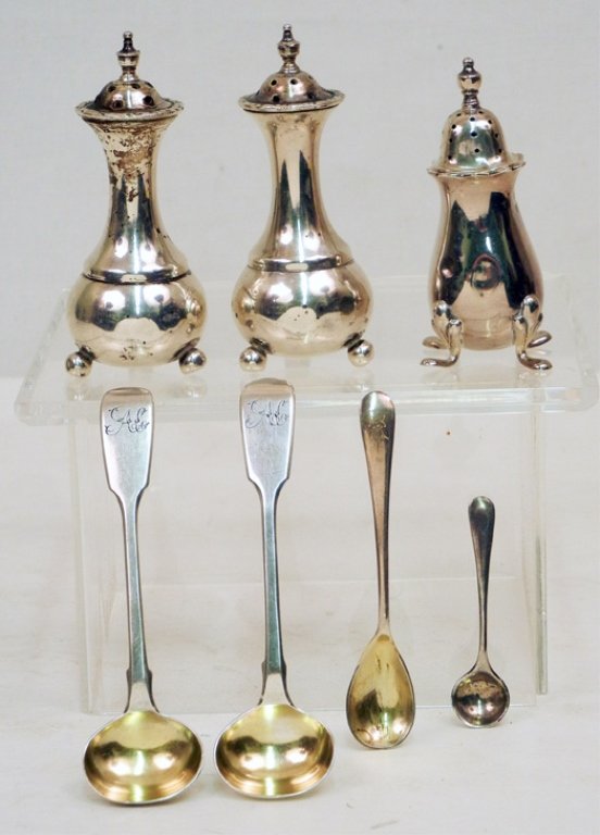 Grouping of sterling silver pieces: Grouping of sterling silver pieces, including E.S. Barnsley & Co. Ltd., Birmingham footed salt shaker, c. 1920, 3" high, pair of Birmingham salt and pepper shakers, ball feet, (possibly H. Matthews), 