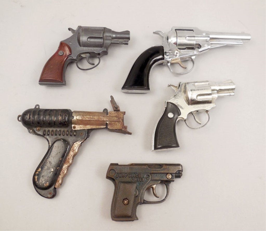 Grouping of vintage toy cap guns, including Hubley: Grouping of vintage toy cap guns, including Hubley Remington .36, 8"Nichols Detective 250, 5", Kusan, Inc. toy gun, 5", cast iron Jr. Police Chief gun, 4", and an unmarked toy gun, 6 1/2"