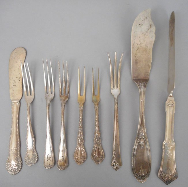 Grouping of sterling silver serving pieces: Grouping of sterling silver serving pieces, includes, Heirloom lemon fork, 5 3/8", two Alvin Mfg. Co. cocktail forks, gold wash, 4 3/8", two Gorham cocktail forks, monogrammed B, 4 3/4", Gorham cockta