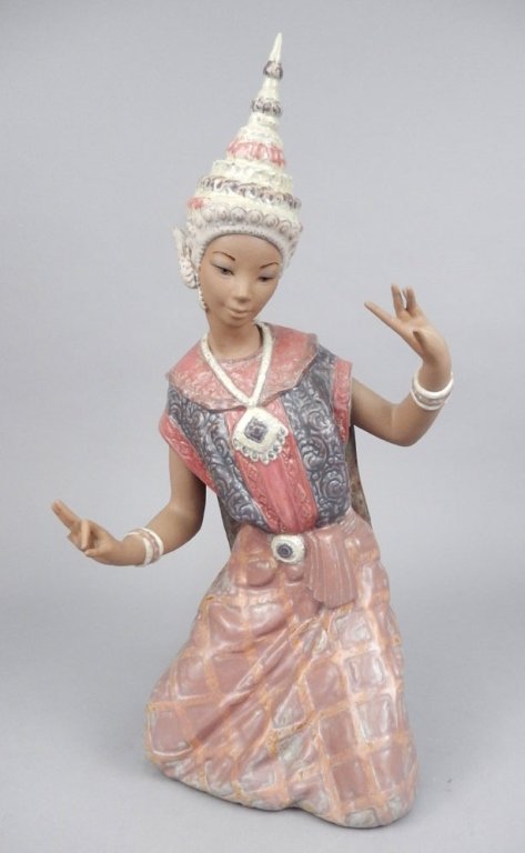 Lladro Thai Dancer No. 2069 (1 of 6)