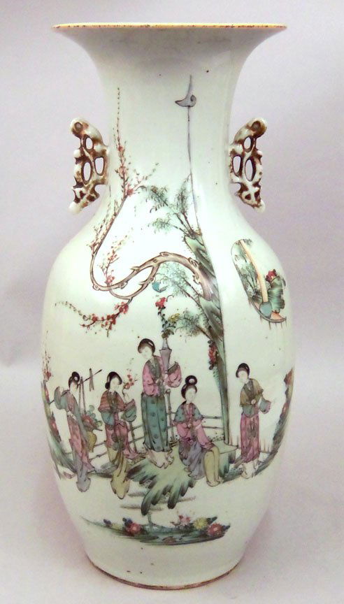 Chinese Export porcelain vase, (1 of 3)