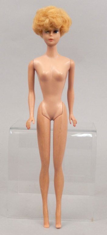 1962 Bubblecut Barbie doll (1 of 5)