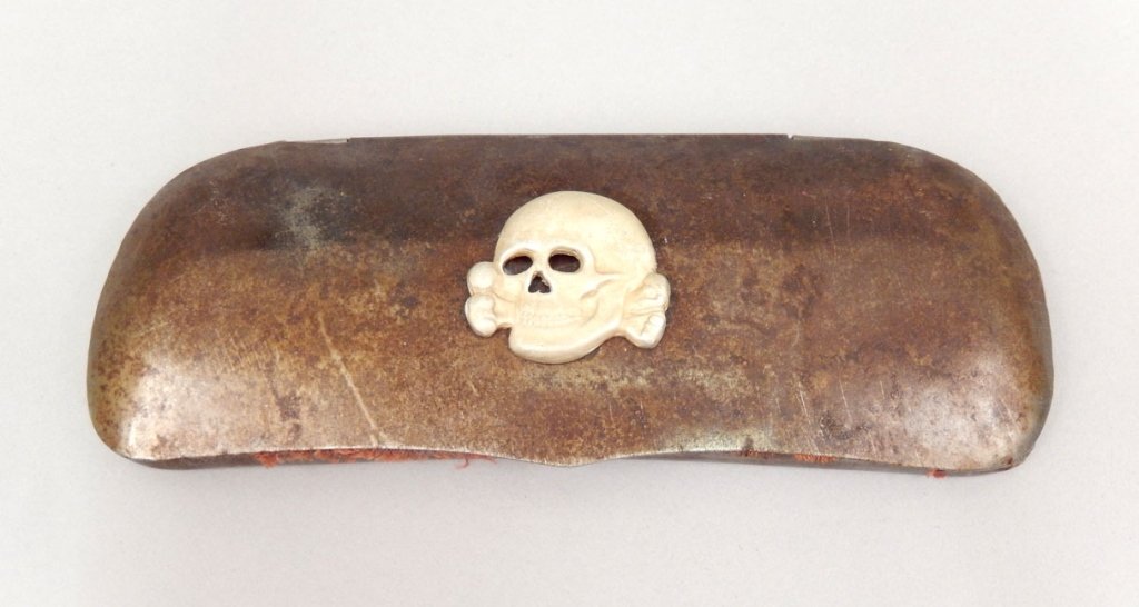 German SS Totenkopf glasses case: German SS Totenkopf glasses case, felt lined, measures 2 1/4" x 6"