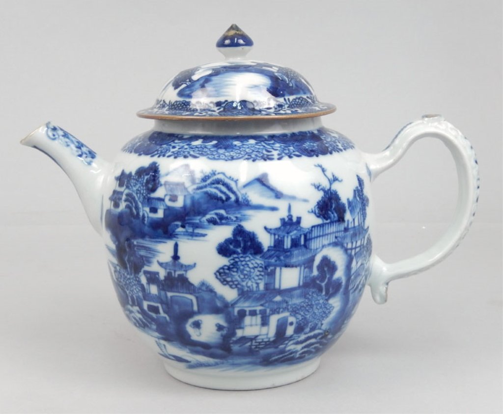 Chinese Export Fitzhugh porcelain teapot (1 of 8)