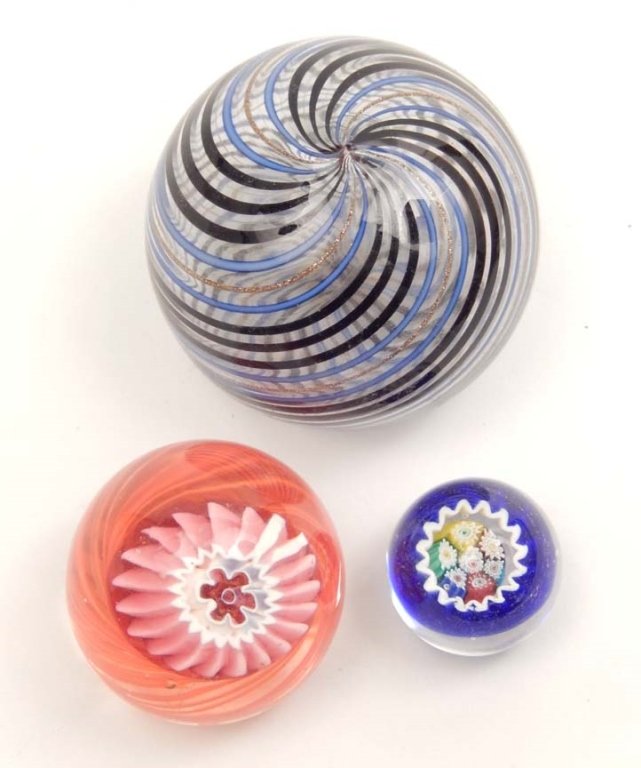 Murano Cenedese Vetri paperweight and two art glass (1 of 2)