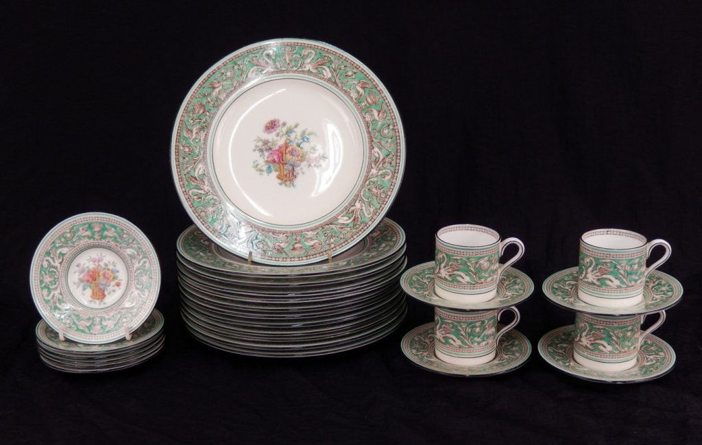 Wedgwood Florentine with Basket & Flower center green (1 of 5)