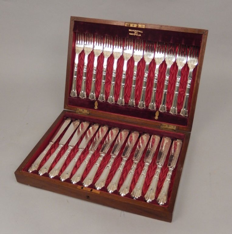 Walker & Hall Sheffield silver plated fish set (1 of 6)