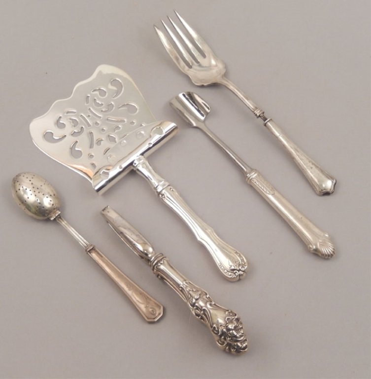 Grouping of sterling silver handled serving pieces (1 of 6)