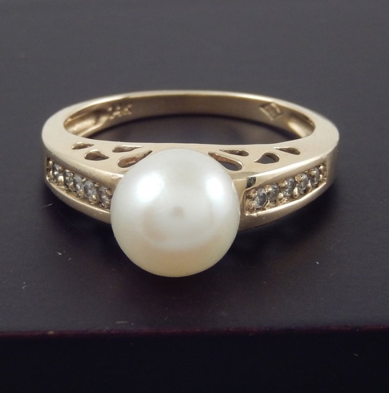 14k gold and pearl ring with diamonds (1 of 3)