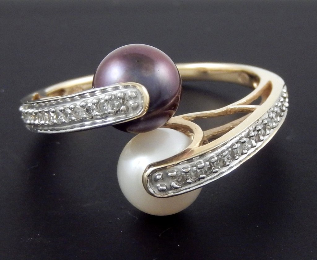 14k gold and pearl ring with diamonds (1 of 2)