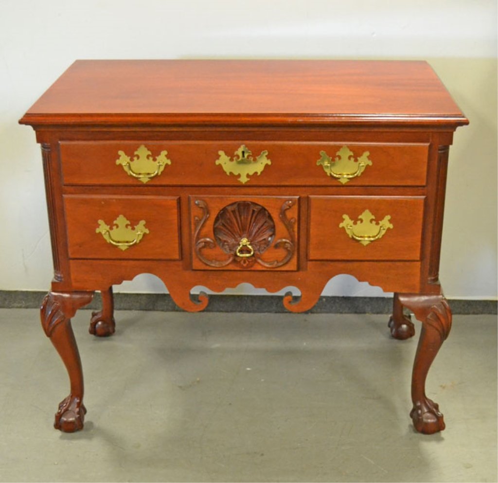 Baker Williamsburg mahogany lowboy (1 of 7)