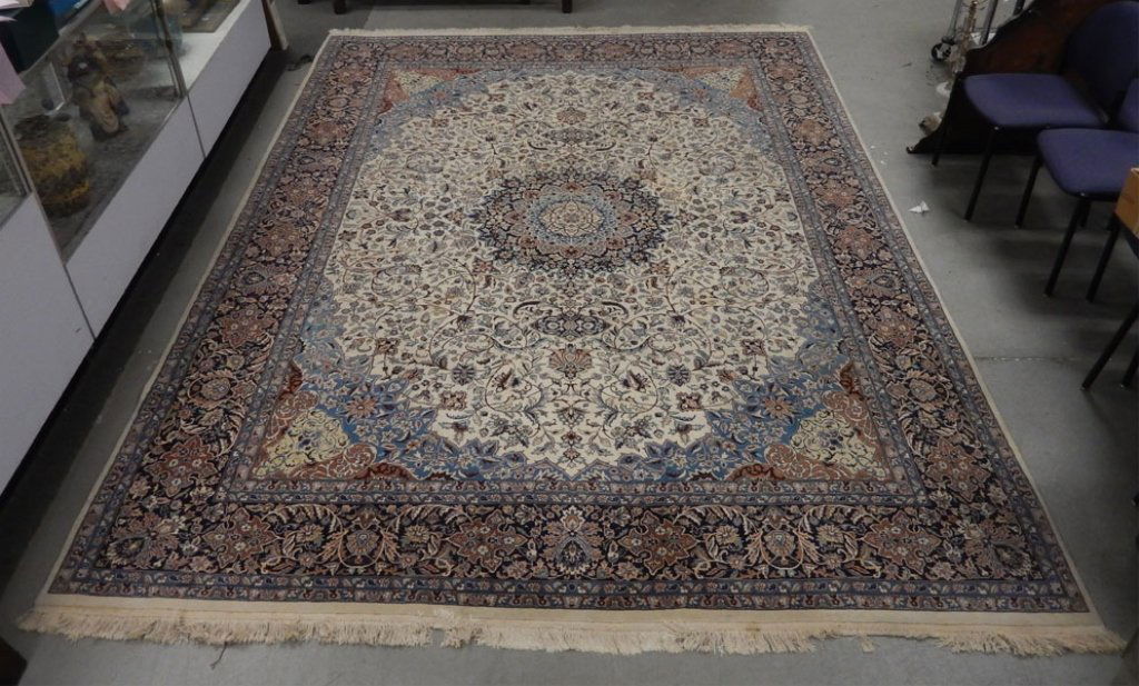 Hand tied carpet (1 of 4)