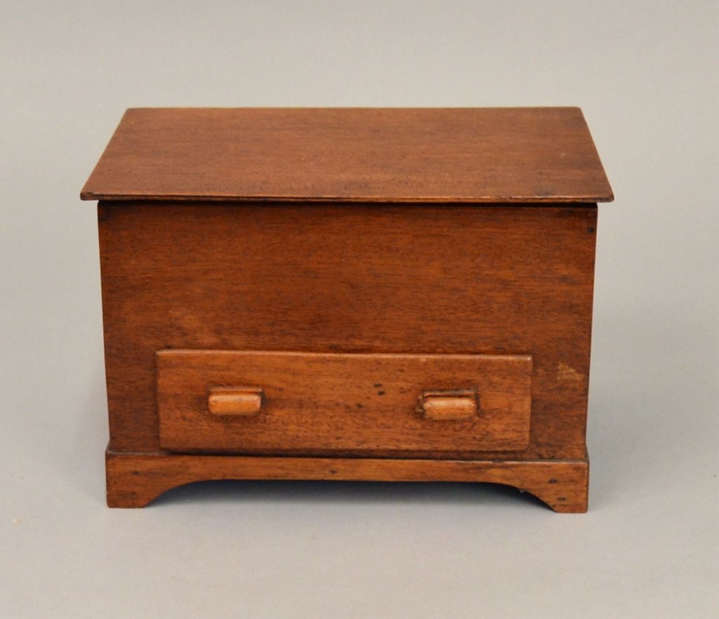 Folk art miniature mahogany New England blanket chest (1 of 3)