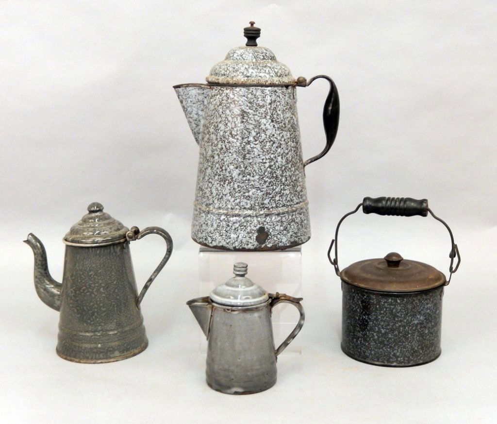 Four pieces of graniteware (1 of 6)