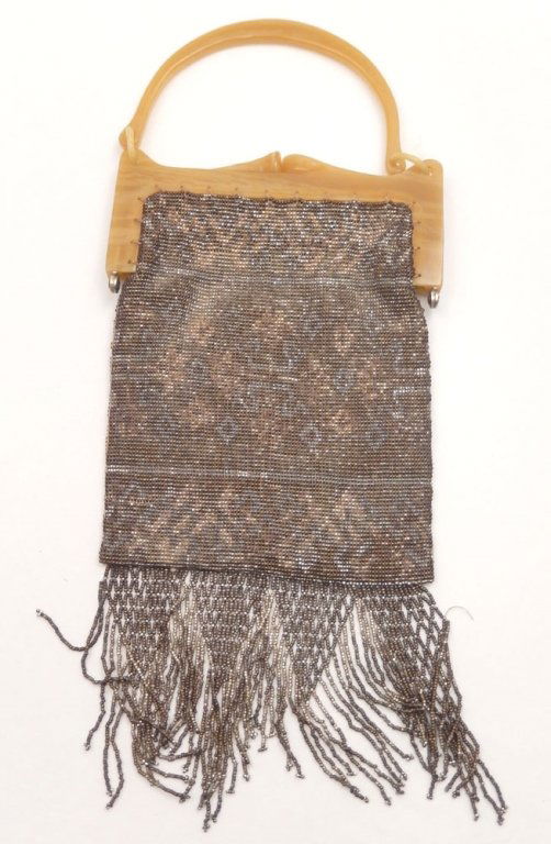 Vintage beaded purse with bakelite frame and handle (1 of 4)