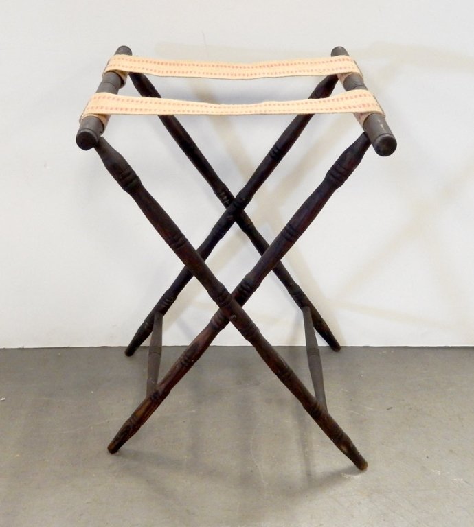 Oak folding stand (1 of 3)