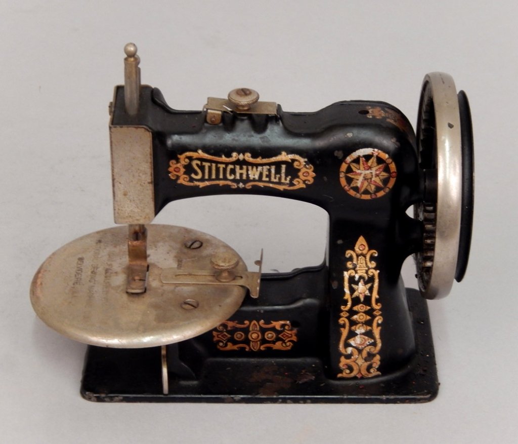 Stitchwell child's sewing machine (1 of 3)