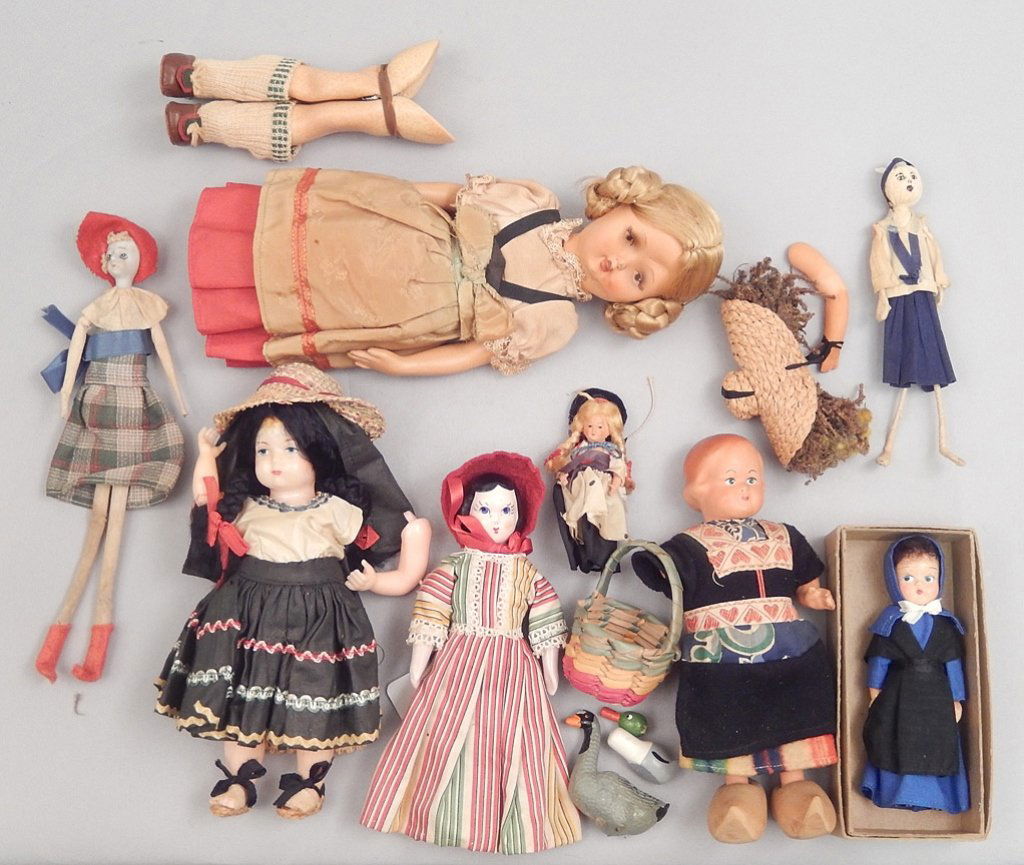 Grouping of assorted dolls (1 of 5)