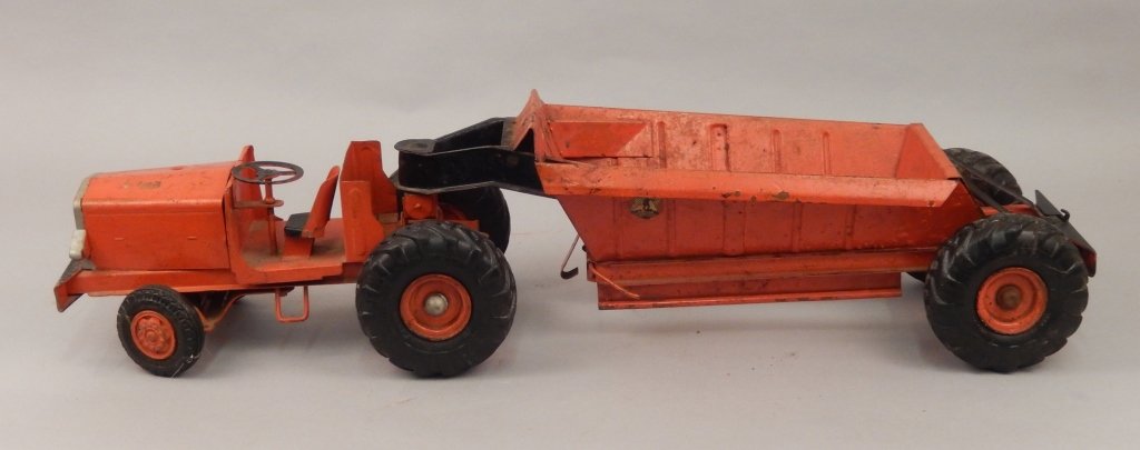 Doepke Model Toys pressed steel Euclid bottom dump (1 of 5)