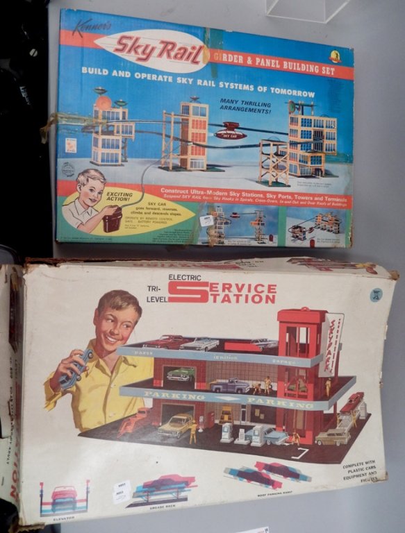 Superior Electric Service Station in box and Kenner's (1 of 4)