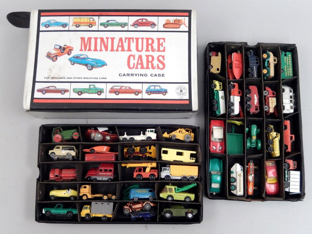 Grouping of Matchbox by Lesney toy cars in carrying (1 of 3)