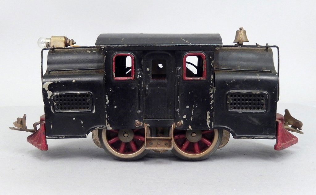 Lionel prewar standard gauge engine (1 of 4)