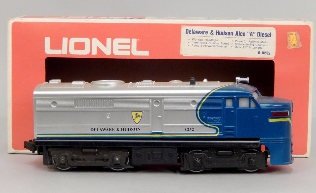 Lionel O gauge No. 8252 diesel locomotive: Lionel O gauge No. 8252 Delaware & Hudson Alco A diesel locomotive in original box