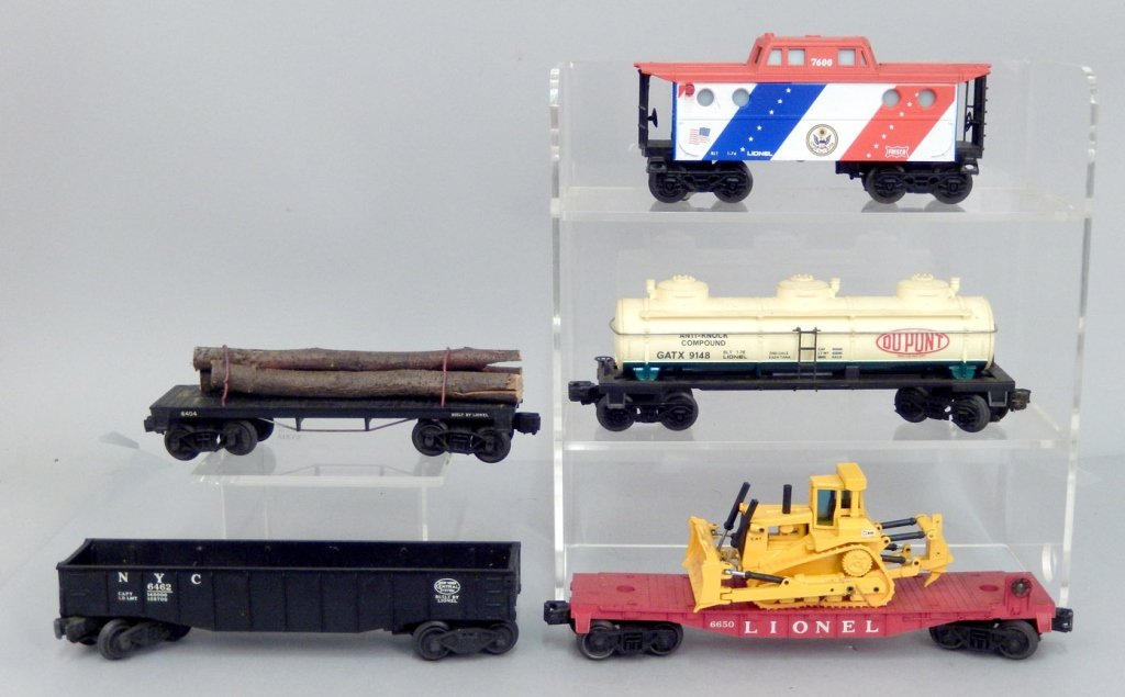 Lionel postwar O gauge freight cars (1 of 2)