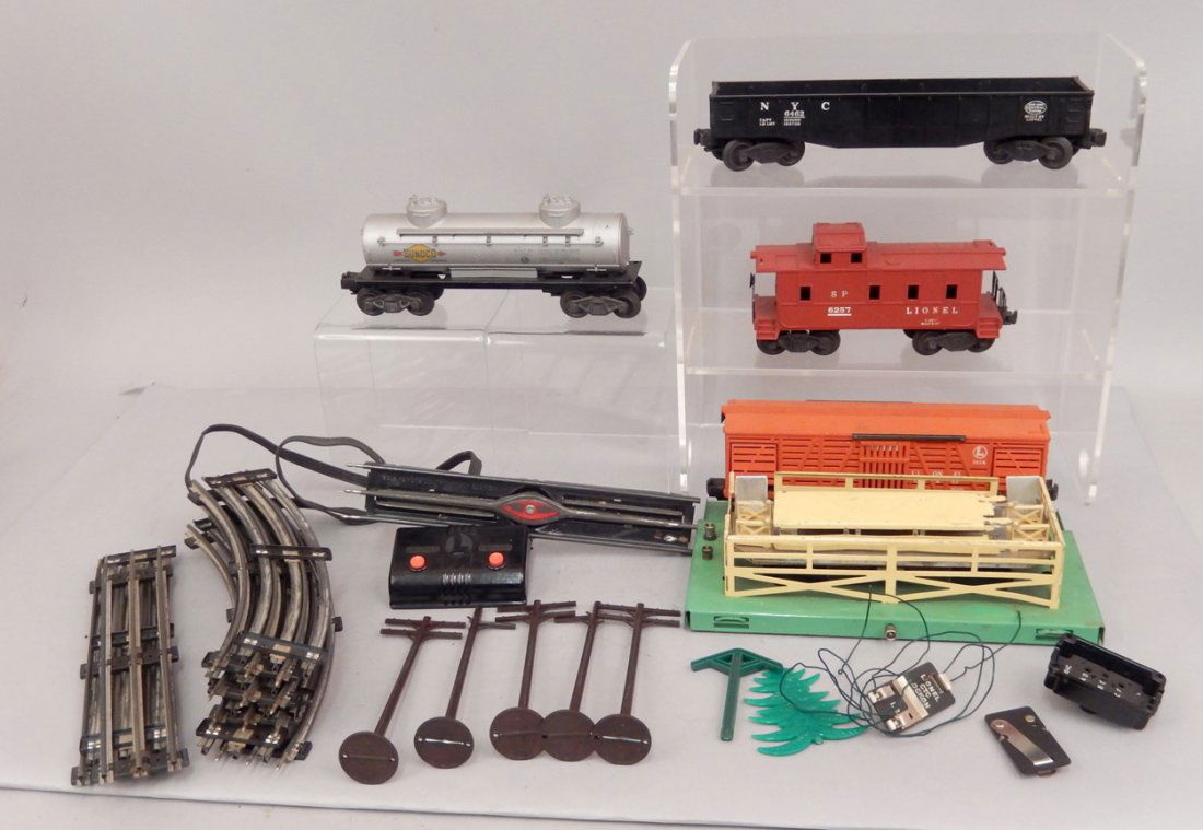 Lionel postwar O gauge freight cars (1 of 7)