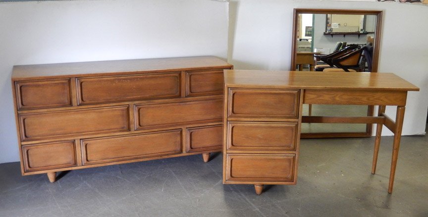 Three piece oak mid C. modern bedroom set: Three piece oak mid C. modern bedroom set, dresser 30" x 60" x 18 1/2", desk 30" x 47 1/2" x 18 1/2", mirror 44 1/2" x 30 3/4"