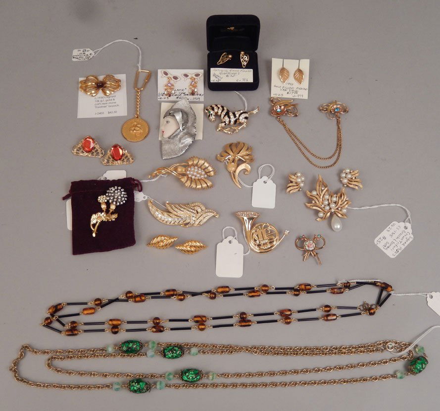 Grouping of assorted jewelry: Grouping of assorted jewelry, includes Joan Rivers Flower brooch, 2 1/2", Lisner flower brooch, 2 7/8", Trifari brooch, 2 1/2", Van Dell 12k gold filled double swag sweater pin, Forstner 12k gold fill